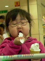 黑妹吃瓜搞笑视频,笑料百出，欢乐无限