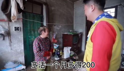 回村吃瓜老人视频播放,揭秘乡村生活新风尚