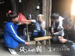 回村吃瓜老人视频播放,揭秘乡村生活新风尚