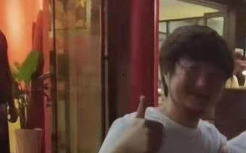 疯无肠穿越后吃瓜躺赢视频,疯无肠躺赢吃瓜记