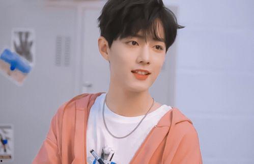 王一博贴脸吃瓜视频,萌态十足引网友热议