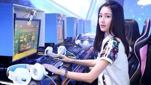 陪玩小雪吃瓜视频,揭秘游戏圈幕后趣事