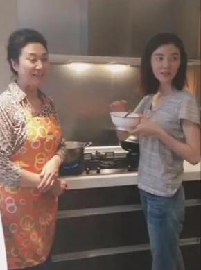 母女俩吃瓜视频大全,瓜田笑谈，温馨瞬间大盘点