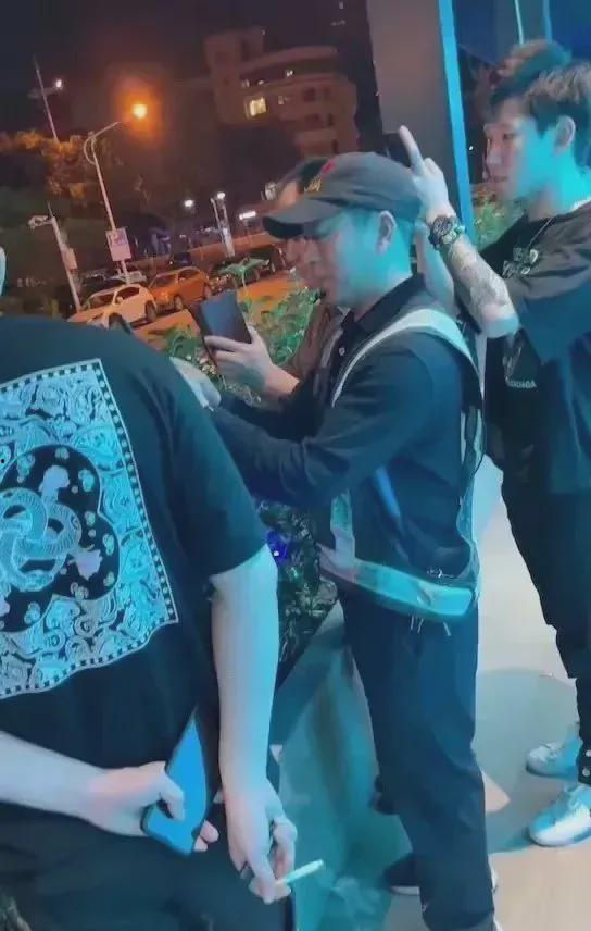 路虎群众吃瓜视频,揭秘豪华车圈里的“瓜田”趣事