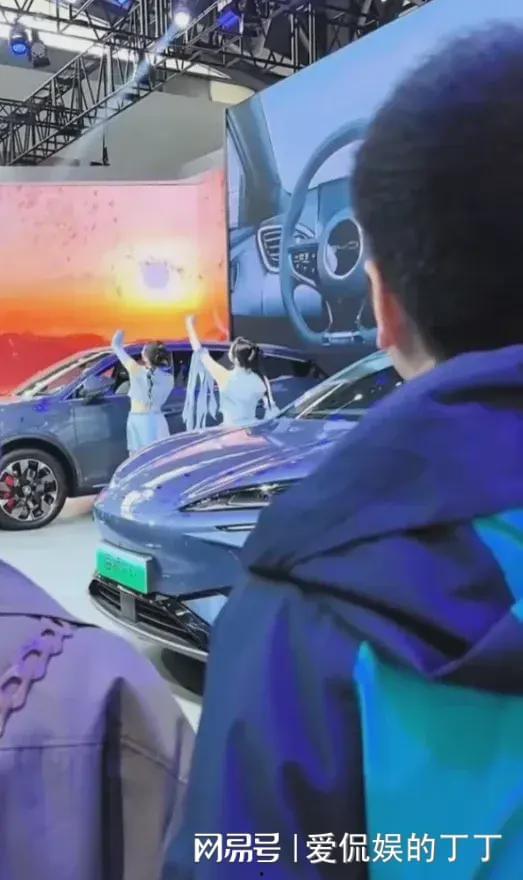 比亚迪女销售吃瓜视频,揭秘职场八卦背后的真相