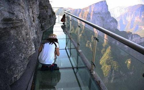 张家界吃瓜青年事件视频,网络热议的街头冲突瞬间