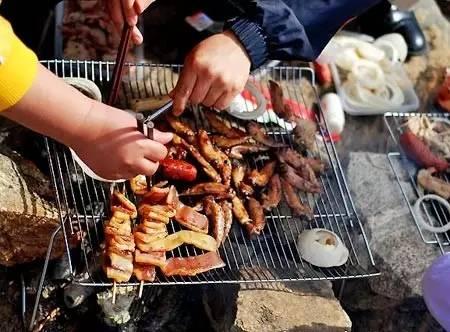 云南烧烤摊吃瓜事件视频,一场意外引发的全民热议