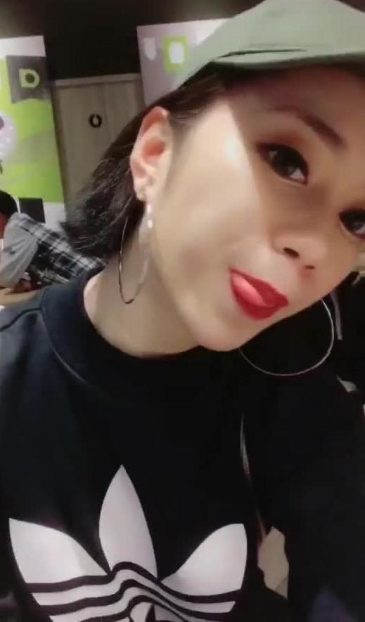 本人吃瓜吐舌头的视频,捕捉生活百态