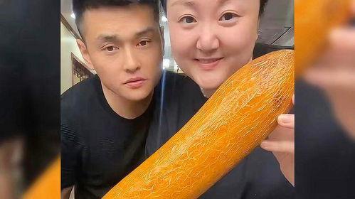 吃瓜吃出个白哥哥视频,一瓜吃出神秘白哥哥